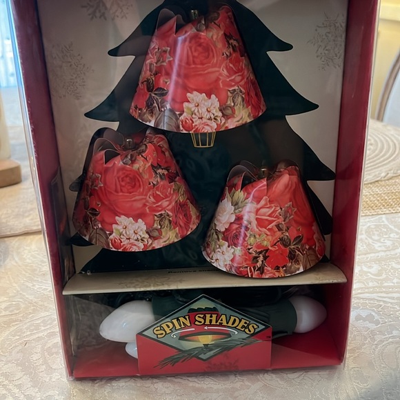 SPIN SHADES REVOLVING CHRISTMAS LAMP SHADES Santa Set Of 3 Shades NIB Flowers - Picture 6 of 6